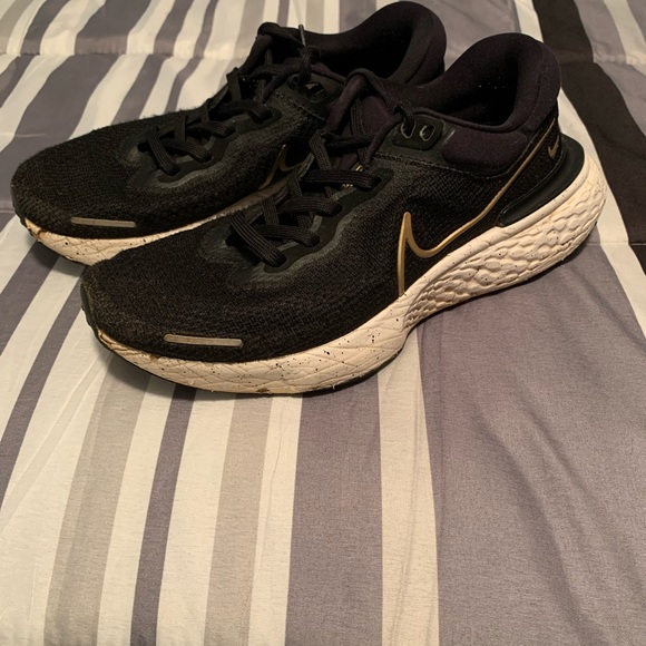 Mens Size 9 / Women’s 10.5 - Nike ZoomX Invincible Run Flyknit Black White - Picture 3 of 15